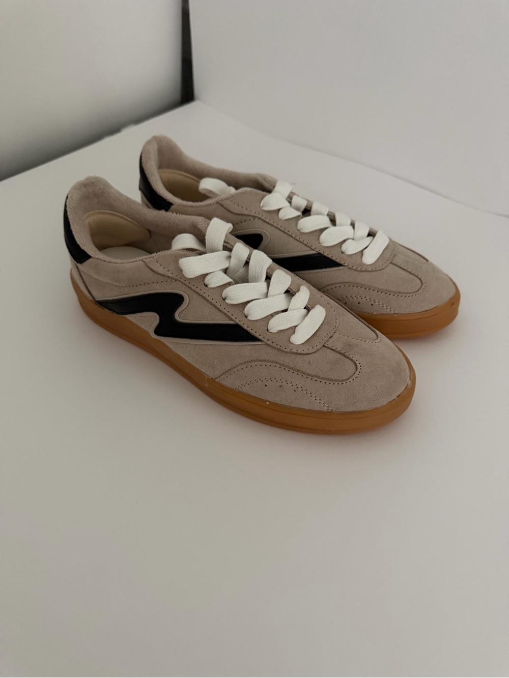 Steve Madden Beige Suede Sneakers with Black Stripe and Gum Sole.NWOT